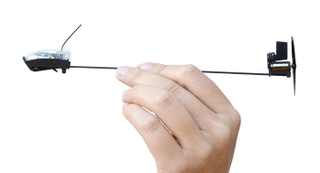 Illustration for article titled El avión de papel del millón de dólares se controla con un smartphone
